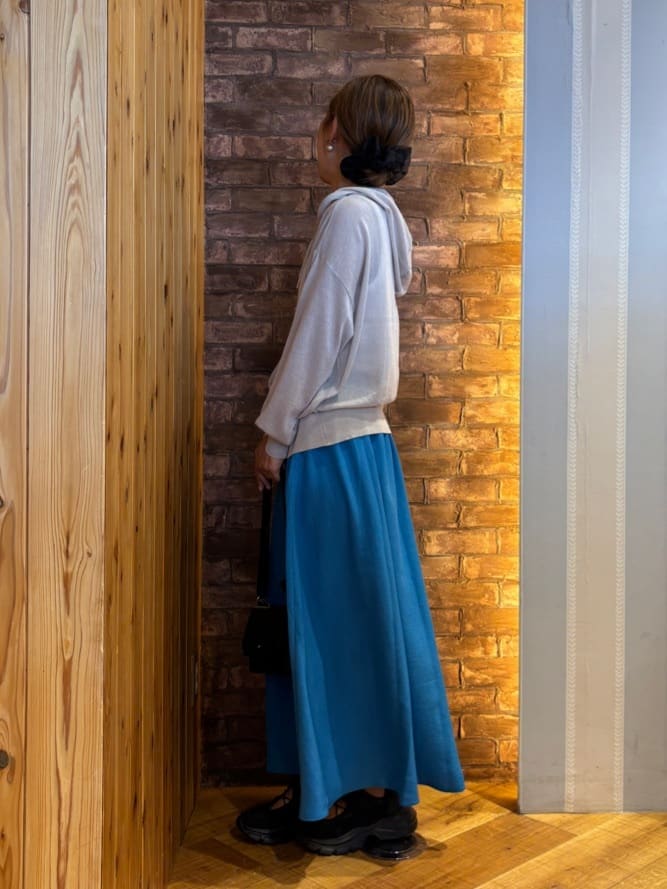 mieさんの「SHOO･LA･RUE｜冷房対策にも 上品なシアー感のニットパーカ」を使ったコーディネート