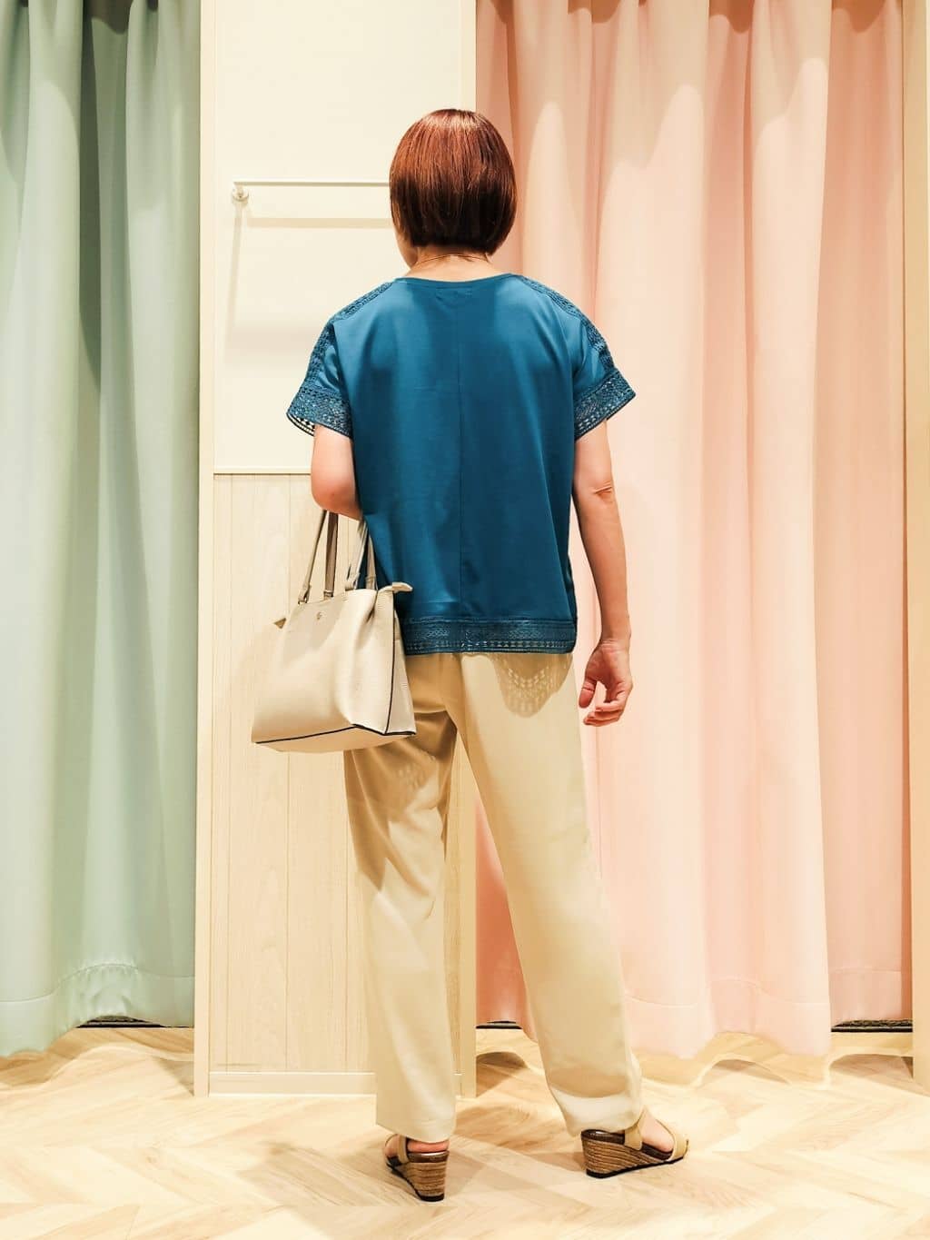 たにゃかんさんの「SHOO･LA･RUE｜【S-LL/ひんやり】インせず決まる 楽してきれいなレース付きトップス」を使ったコーディネート