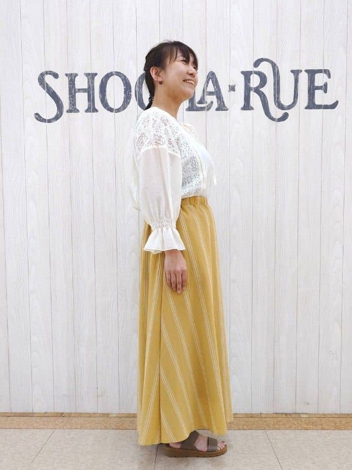 とろろさんの「SHOO･LA･RUE｜【着丈選べる】一枚でこなれ見え サイドレースブラウス」を使ったコーディネート