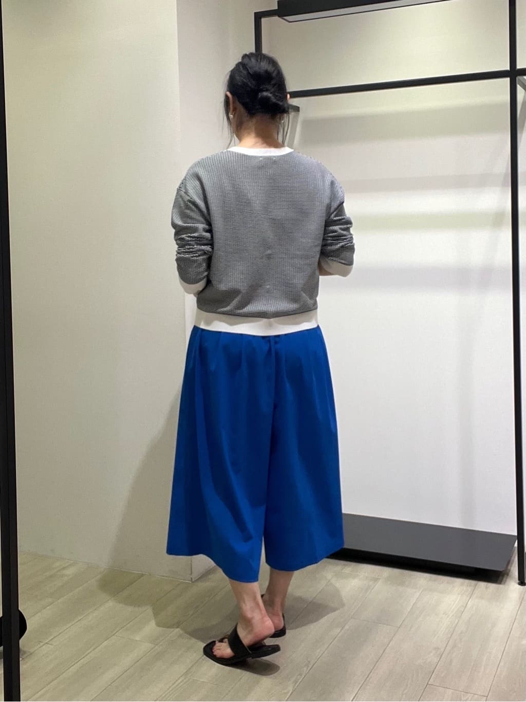 TOMOMIさんの「INDIVI｜【軽く羽織れる/洗える】ジャケット風カーディガン」を使ったコーディネート