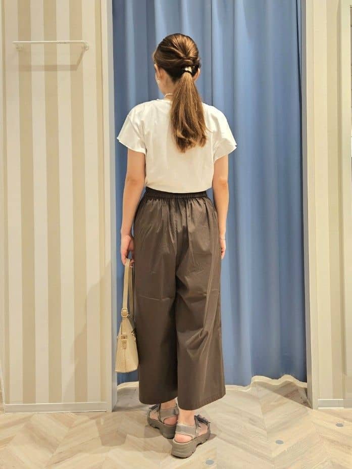 Ikumiさんの「SHOO･LA･RUE｜【汗ジミ防止/ひんやり/UV】フリルスリーブTシャツ」を使ったコーディネート