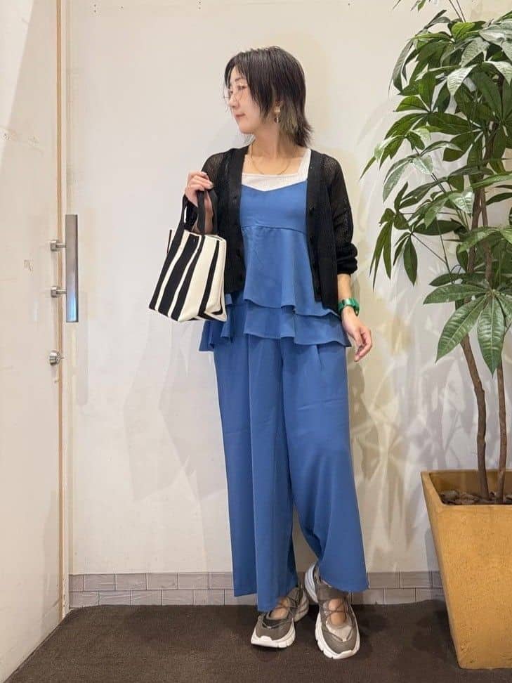 misakiさんの「SHOO･LA･RUE｜【S-LL/セットアップ可/ひんやり】女性らしさ溢れる ティアードキャミソール」を使ったコーディネート