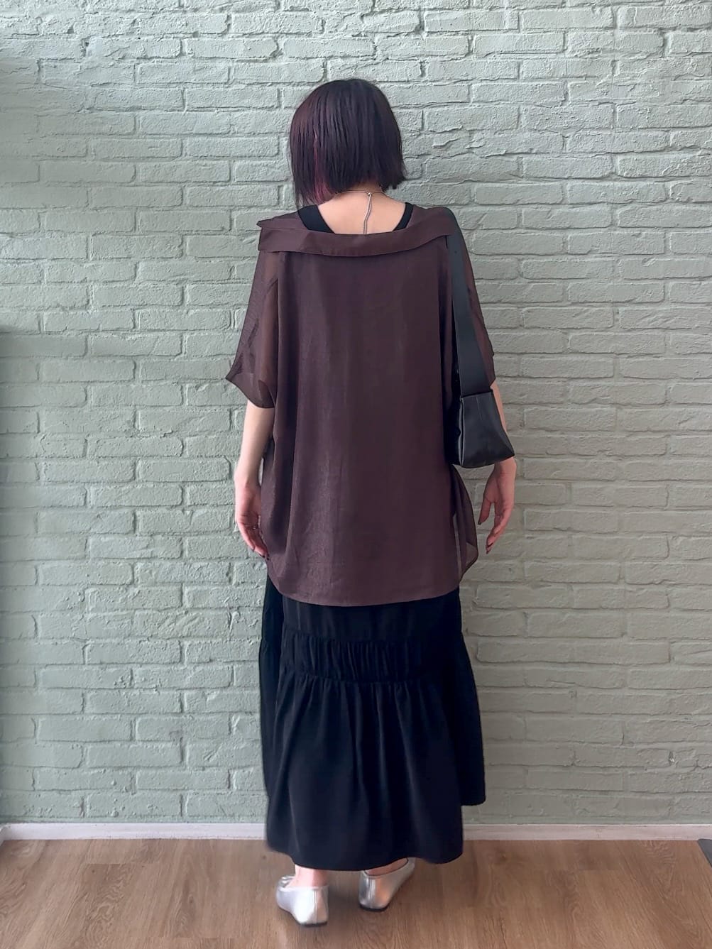 𝐜𝐡𝐢𝐤𝐚さんの「SHOO･LA･RUE｜大人のシアー感 ラメが華やかな楊柳ポンチョシャツ」を使ったコーディネート