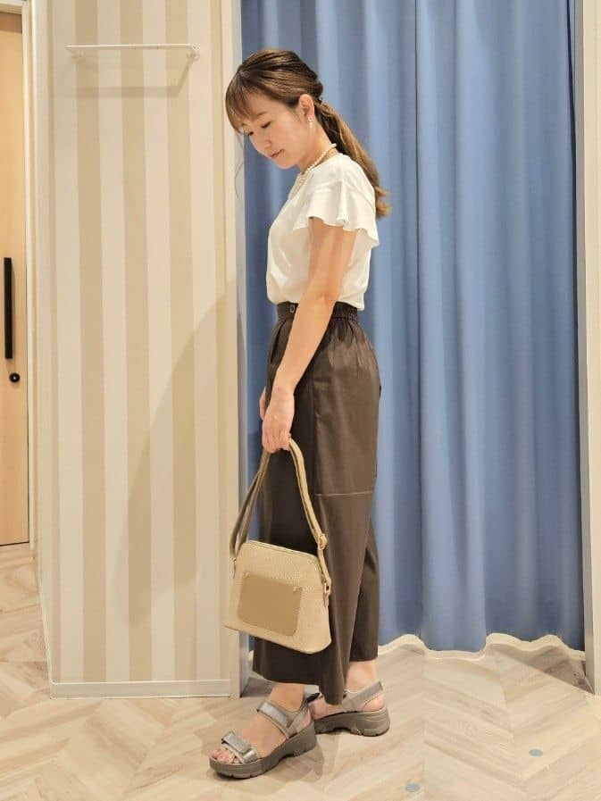 Ikumiさんの「SHOO･LA･RUE｜【汗ジミ防止/ひんやり/UV】フリルスリーブTシャツ」を使ったコーディネート