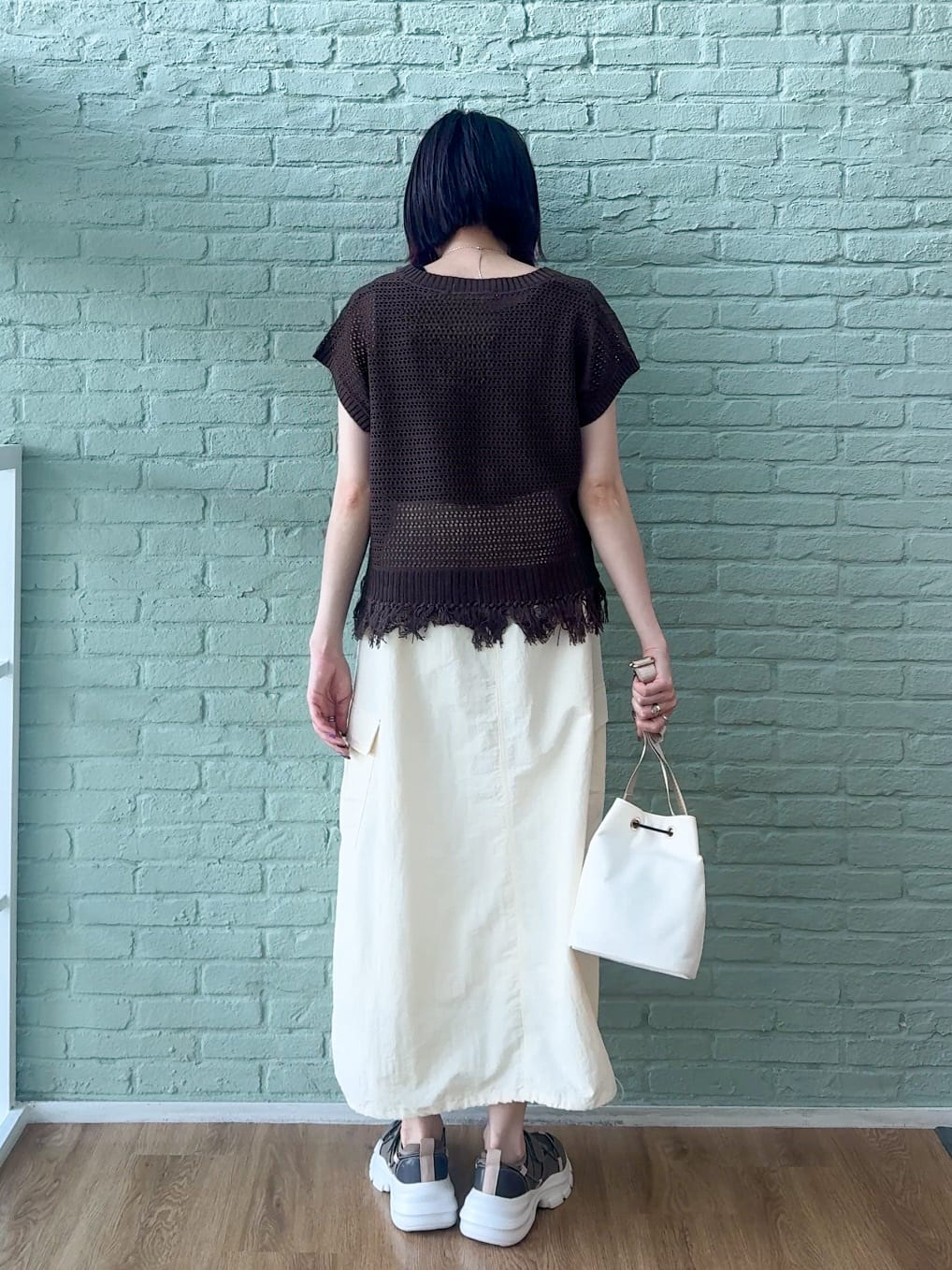 𝐜𝐡𝐢𝐤𝐚さんの「SHOO･LA･RUE｜【S-LL】裾フリンジマクラメVネックニット」を使ったコーディネート