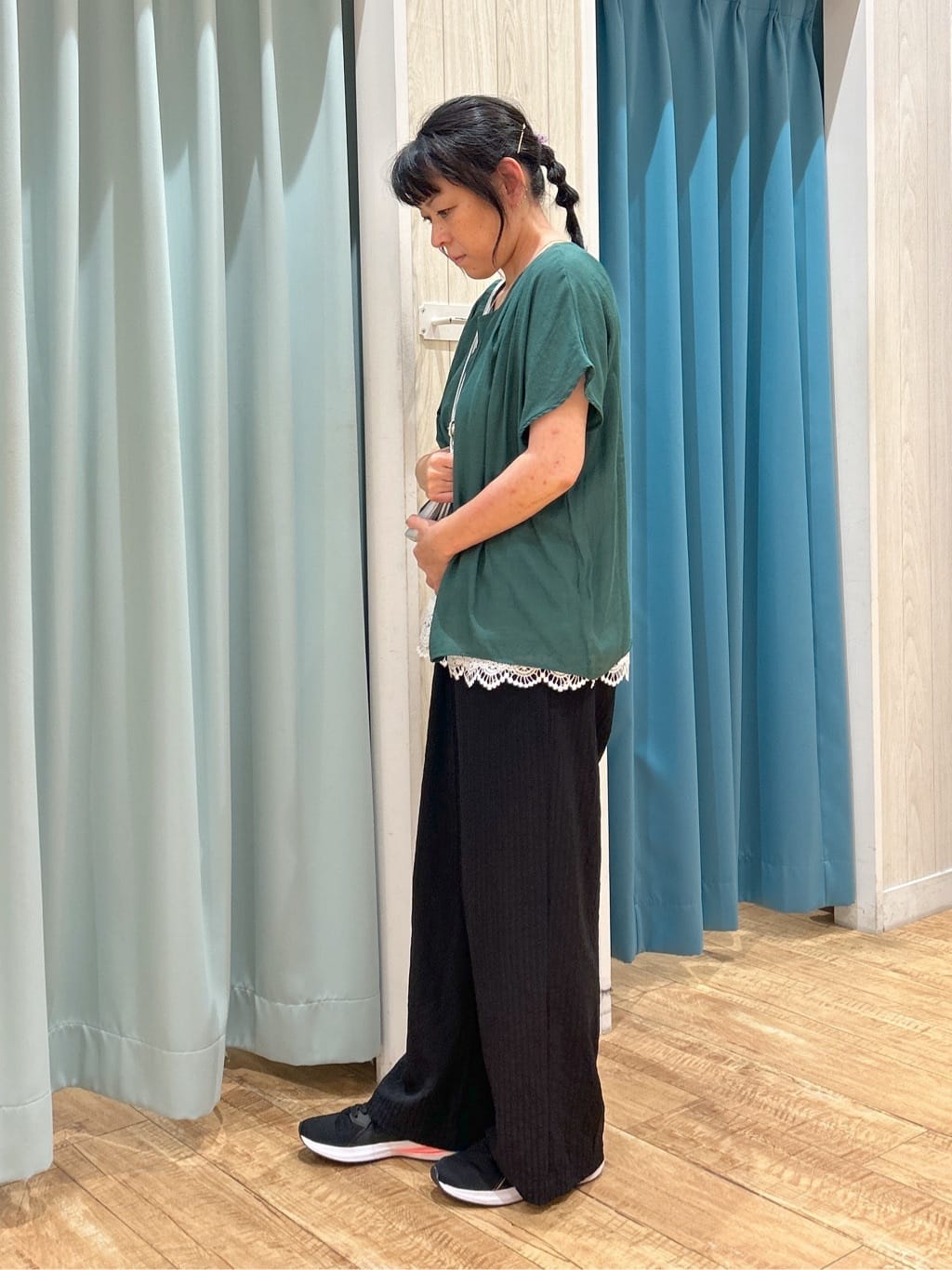 わかさんの「SHOO･LA･RUE｜【S-LL】着るだけで簡単にコーデが決まる レースレイヤード風ドルマントップス」を使ったコーディネート