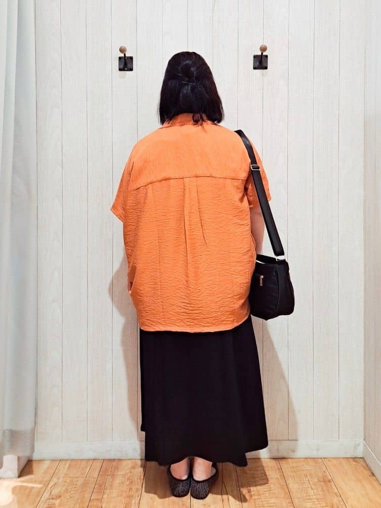 kotomiさんの「SHOO･LA･RUE｜【洗える/S-LL/5分袖】1枚でも羽織としても。さらさらドレープシャツ」を使ったコーディネート
