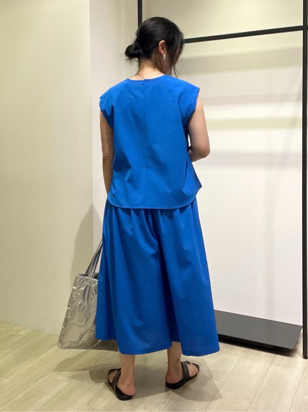 TOMOMIさんの「INDIVI｜【軽く羽織れる/洗える】ジャケット風カーディガン」を使ったコーディネート