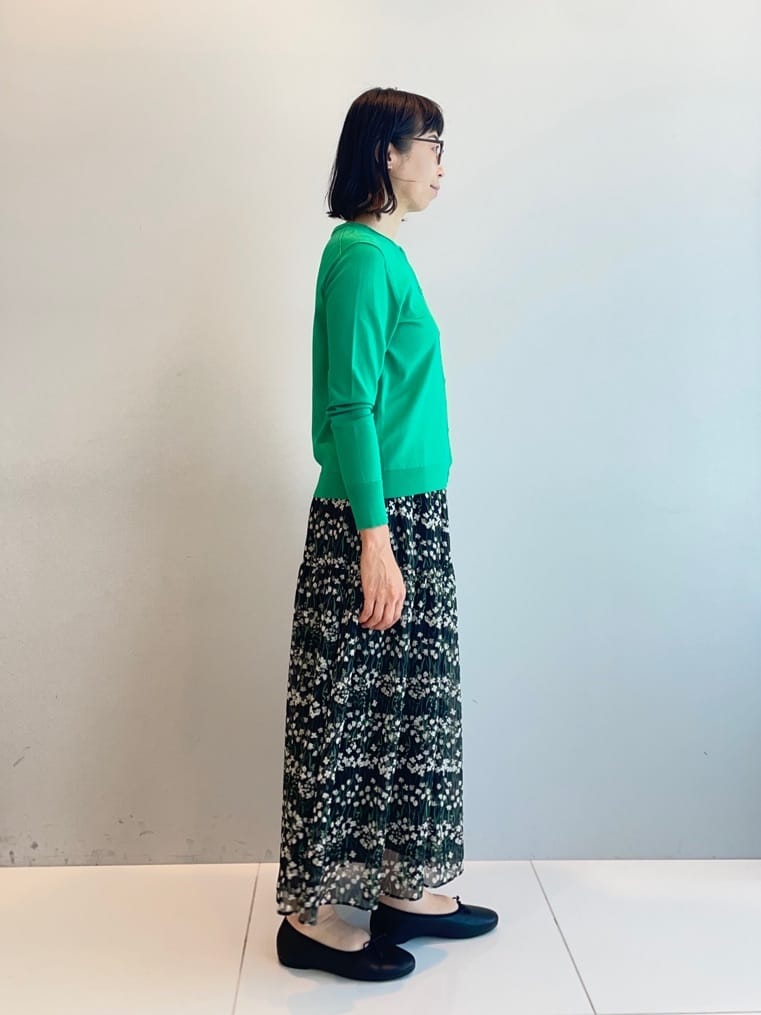 murayamaさんの「INDIVI｜【通年活躍！／アンサンブル可能】クルーネックカーディガン」を使ったコーディネート