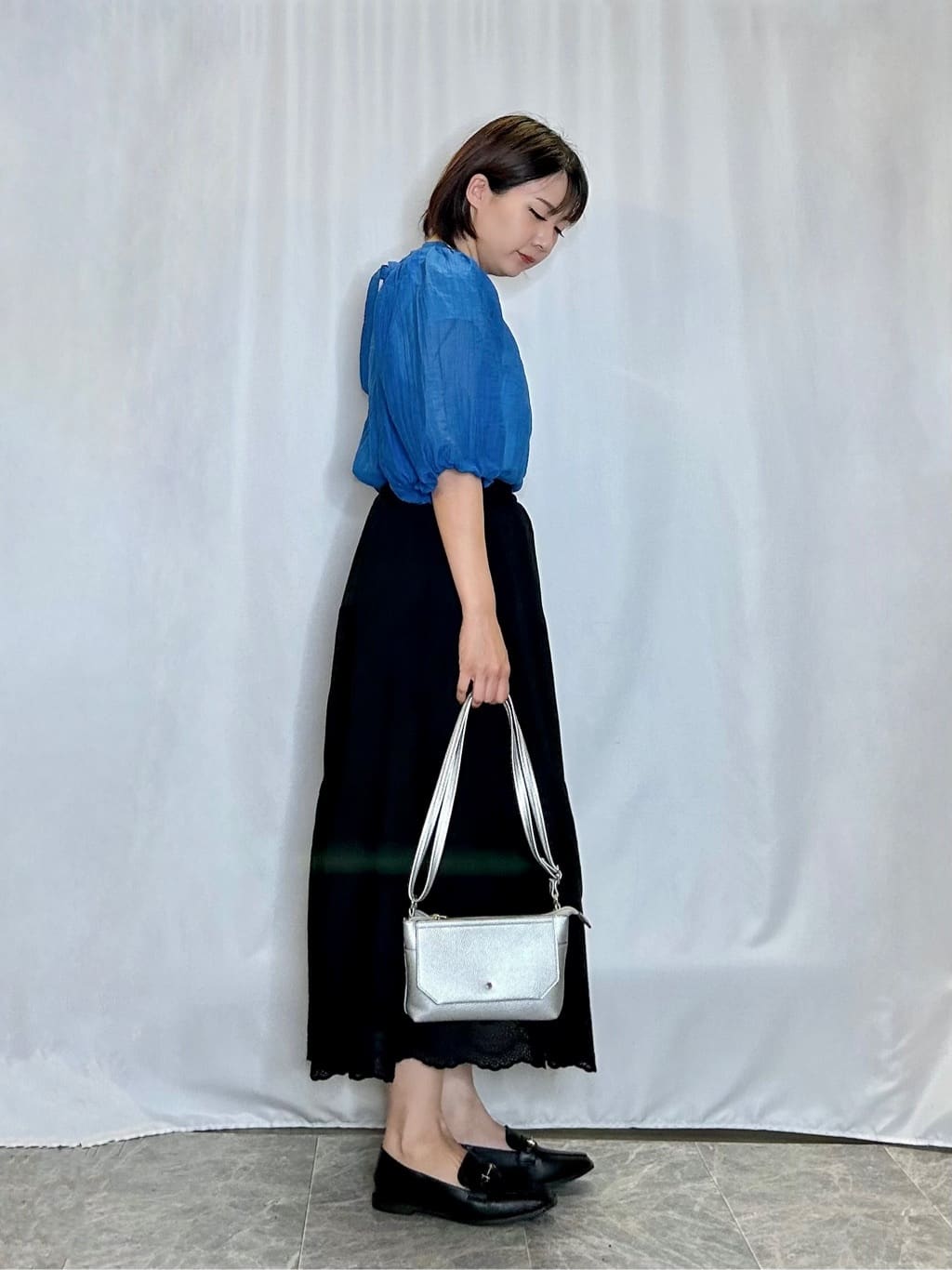 ネリさんの「SHOO･LA･RUE｜【S-LL/前後2WAY】バルーンスリーブが華やか こなれ見えシアーブラウス」を使ったコーディネート