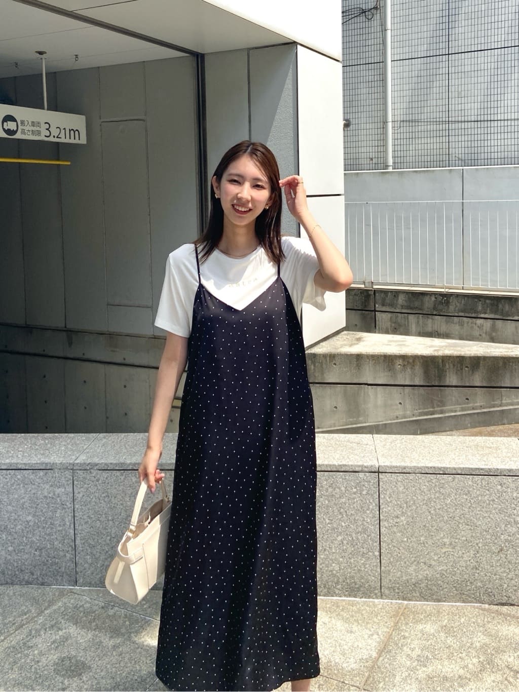 めぐさんの「OPAQUE.CLIP｜メタリック刺繍ロゴTシャツ【接触冷感／洗濯機洗い可】」を使ったコーディネート