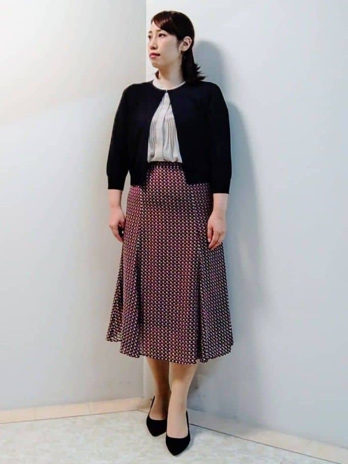 エリさんの「Reflect｜【インナーに◎／すっきり見え！長め丈】タックデティールブラウス」を使ったコーディネート