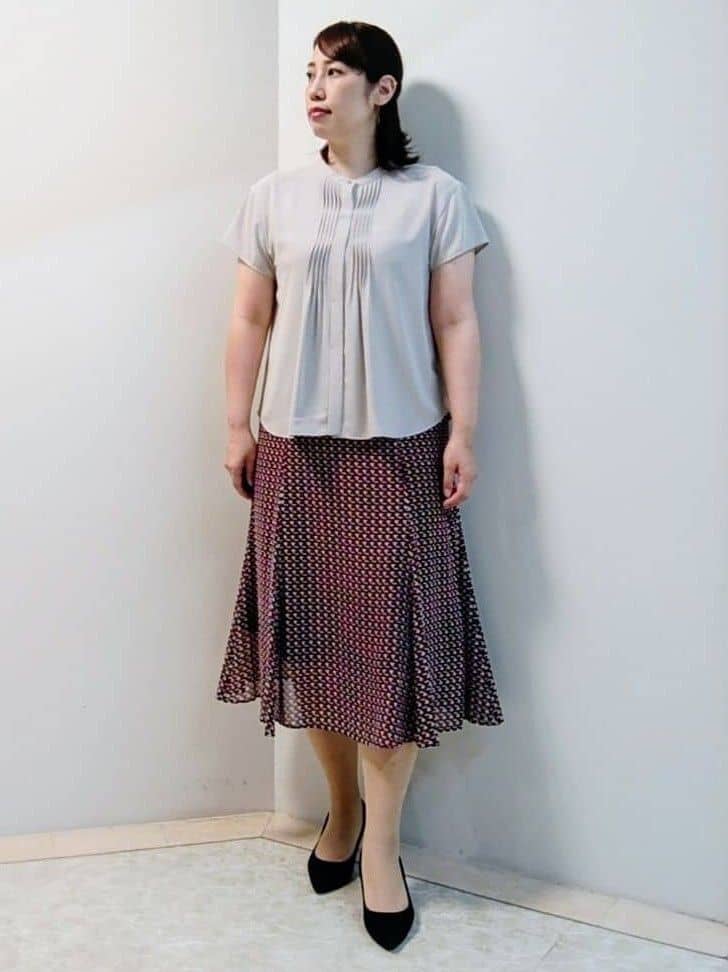 エリさんの「Reflect｜【インナーに◎／すっきり見え！長め丈】タックデティールブラウス」を使ったコーディネート