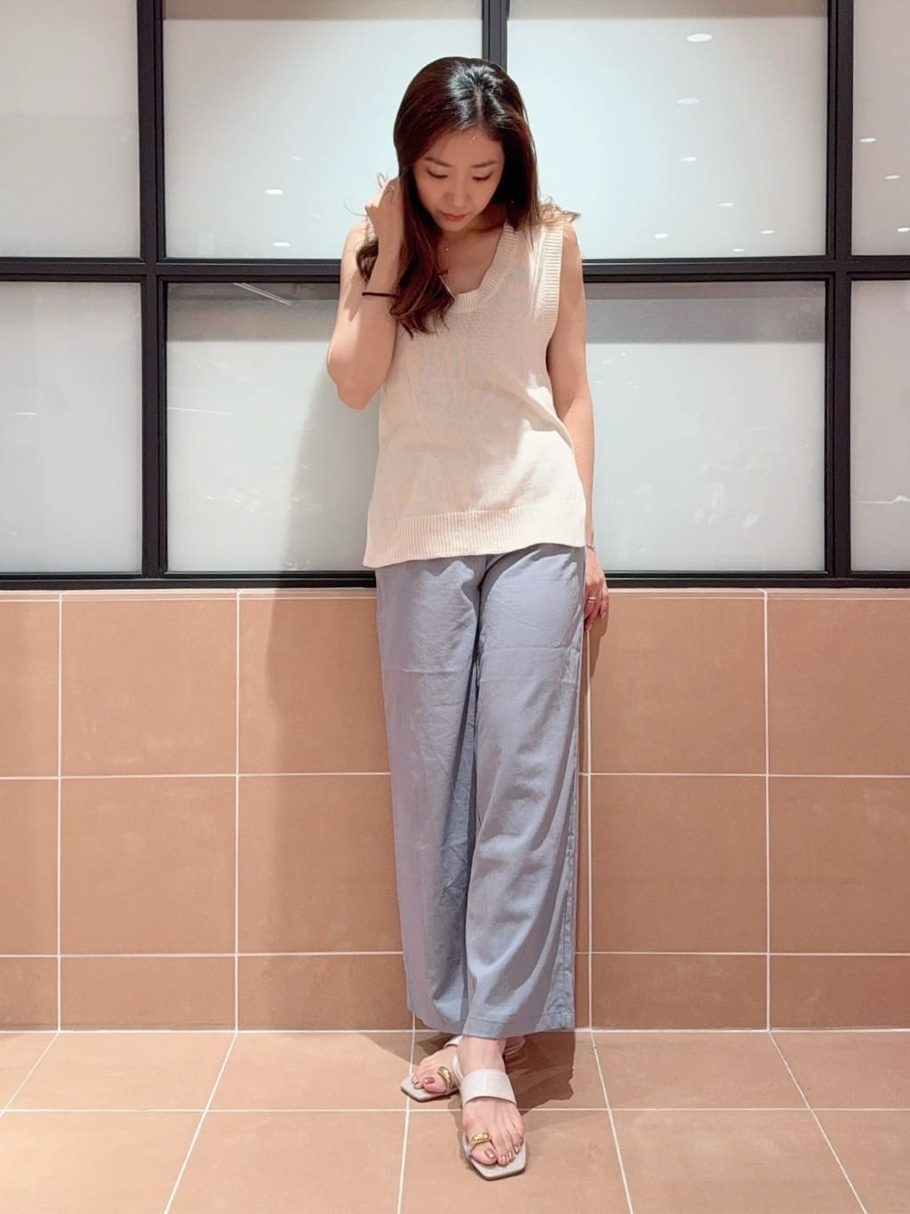 kaoriさんの「ESPERANZA｜ゴールドリングトングフラットサンダル」を使ったコーディネート