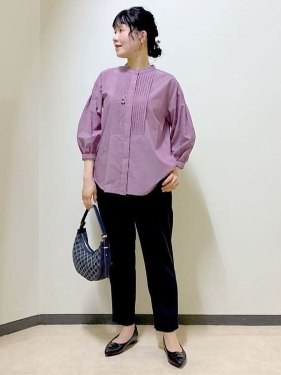  beni_gingerさんの「Reflect｜【程よいゆとり感／体型カバー】ピンタックデザインシャンブレーブラウス」を使ったコーディネート