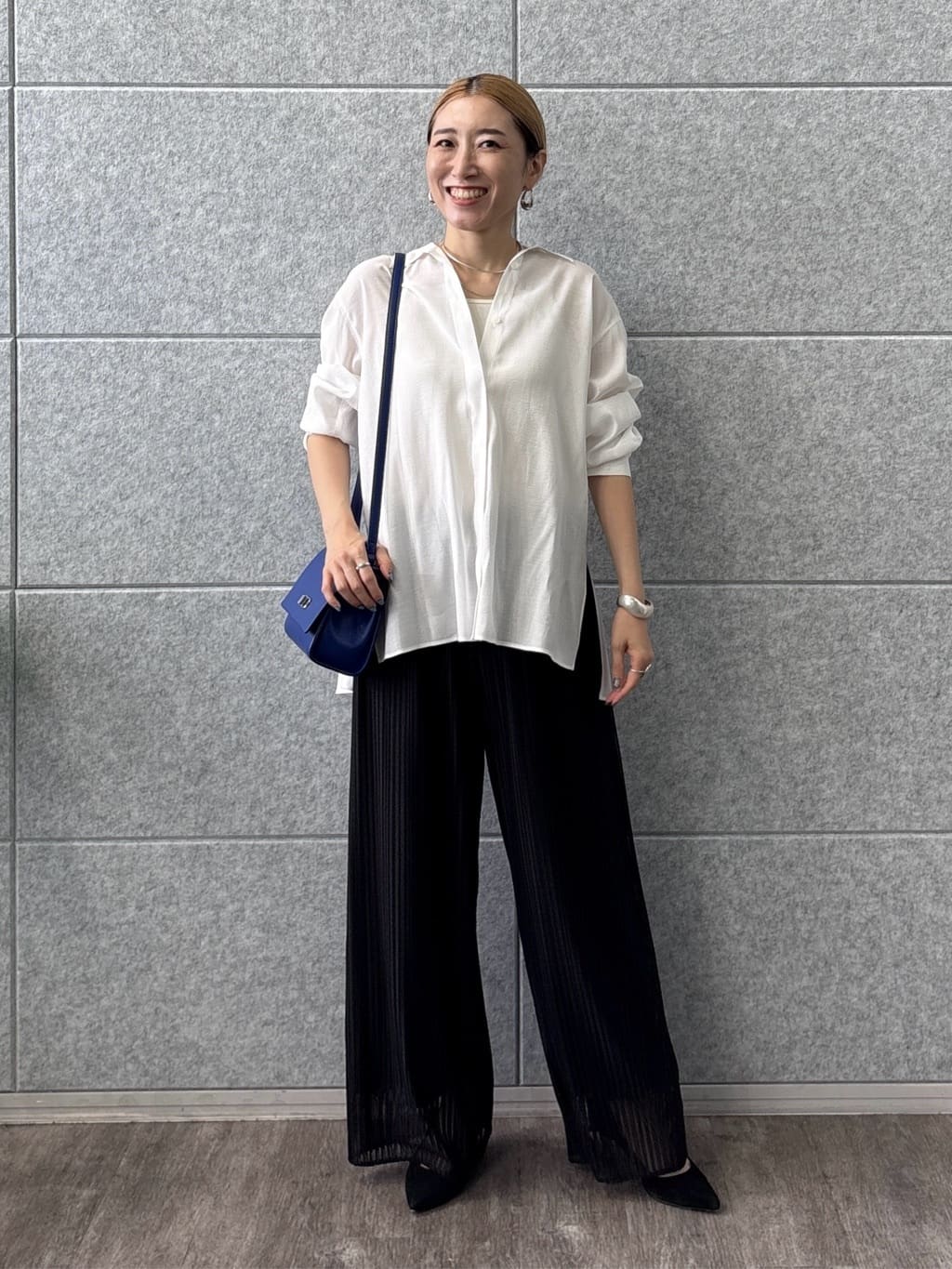 kotakiさんの「INDIVI｜【体型カバー／清涼感】シアーオーバーシャツ」を使ったコーディネート