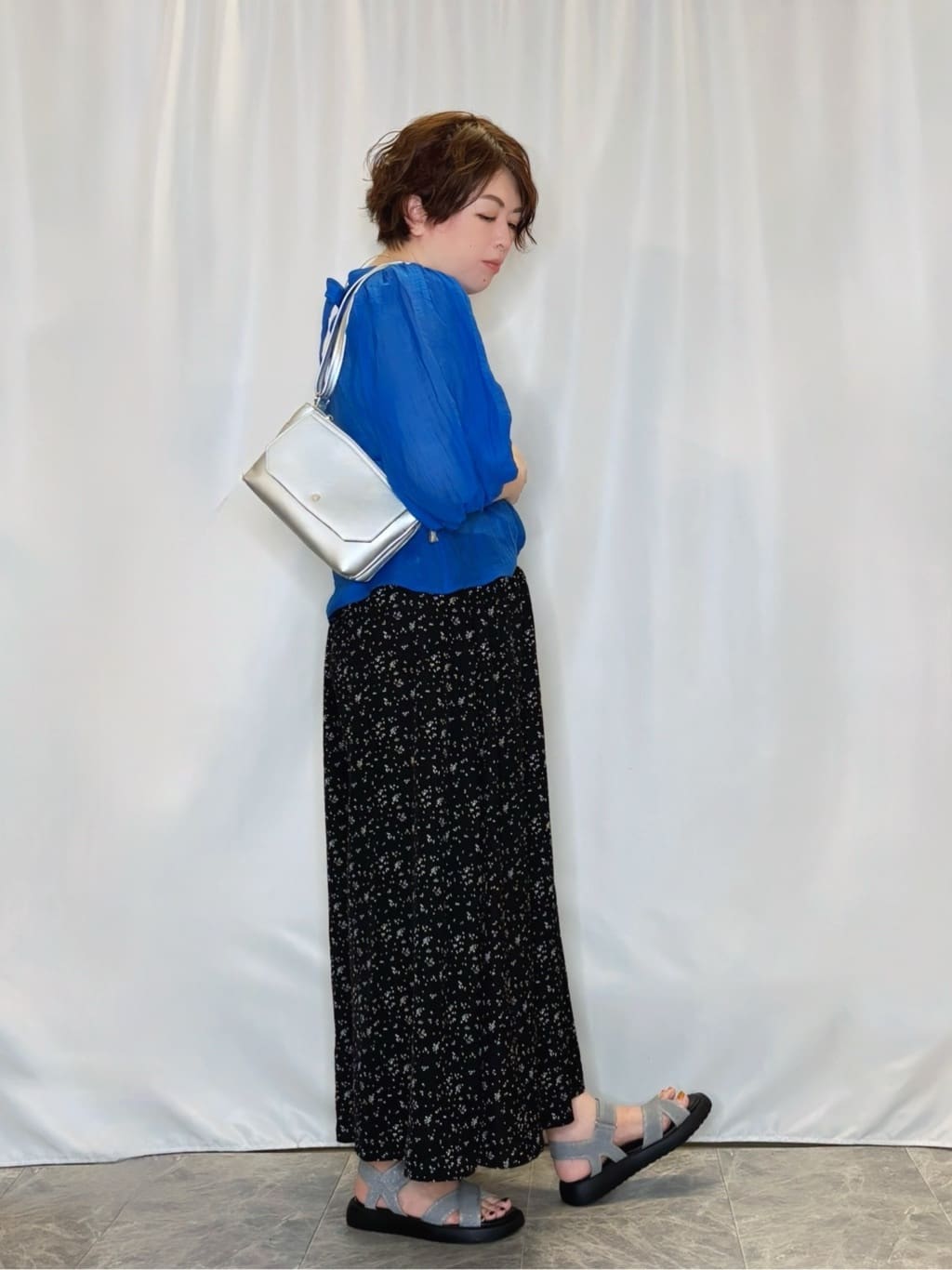 たみさんの「SHOO･LA･RUE｜【S-LL/前後2WAY】バルーンスリーブが華やか こなれ見えシアーブラウス」を使ったコーディネート