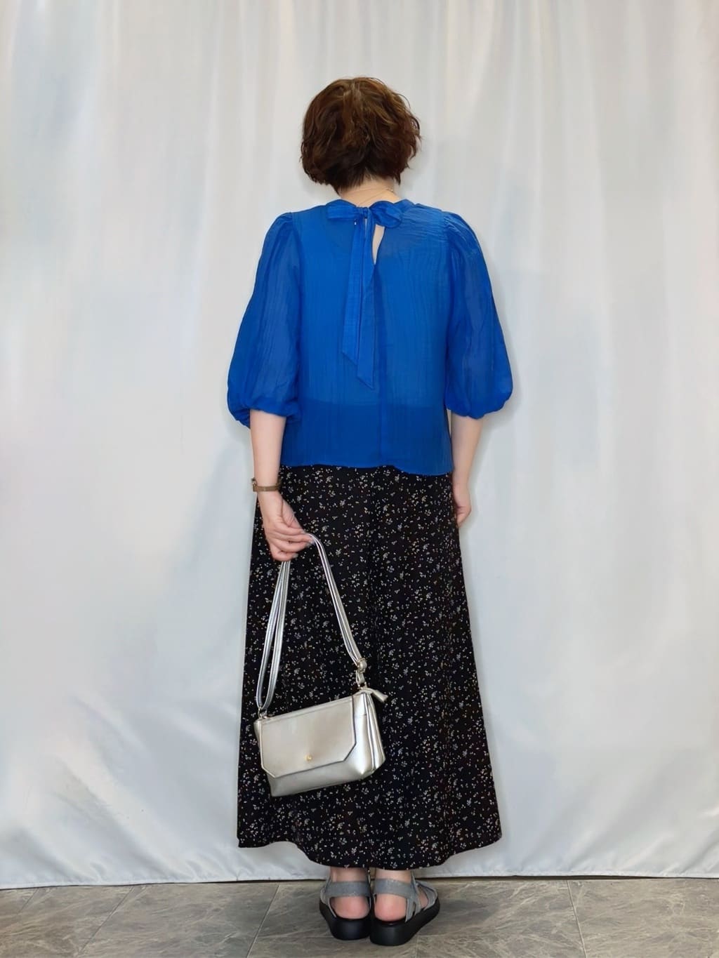 たみさんの「SHOO･LA･RUE｜【S-LL/前後2WAY】バルーンスリーブが華やか こなれ見えシアーブラウス」を使ったコーディネート