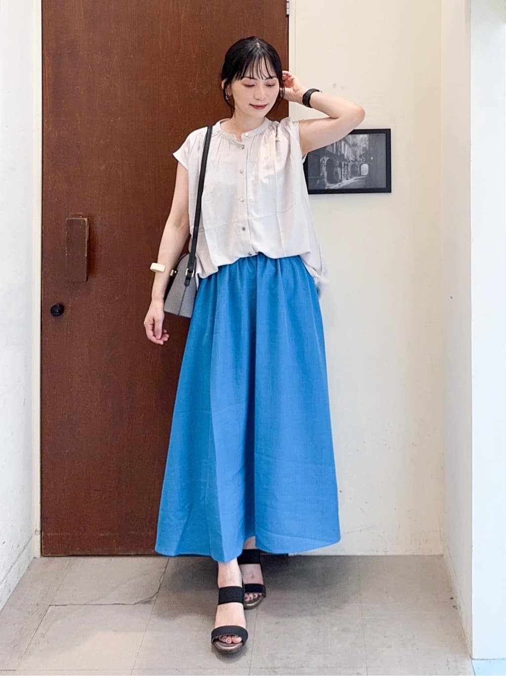 𝐇𝐢𝐫𝐨𝐦𝐢さんの「SHOO･LA･RUE｜【S-LL/洗濯後しわになりにくい】上品にきれい見え スラブギャザーブラウス」を使ったコーディネート