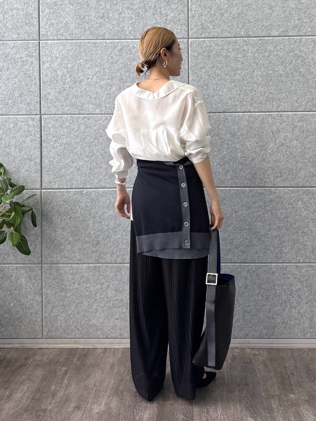 kotakiさんの「INDIVI｜【体型カバー／清涼感】シアーオーバーシャツ」を使ったコーディネート