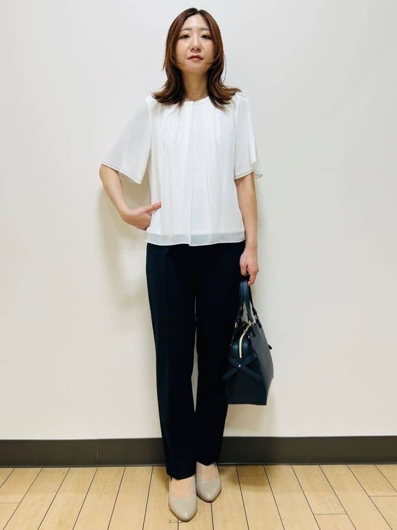miiiさんの「Reflect｜【一枚着で着映え◎／ジャケットのインナーにも】フロント開きブラウス」を使ったコーディネート