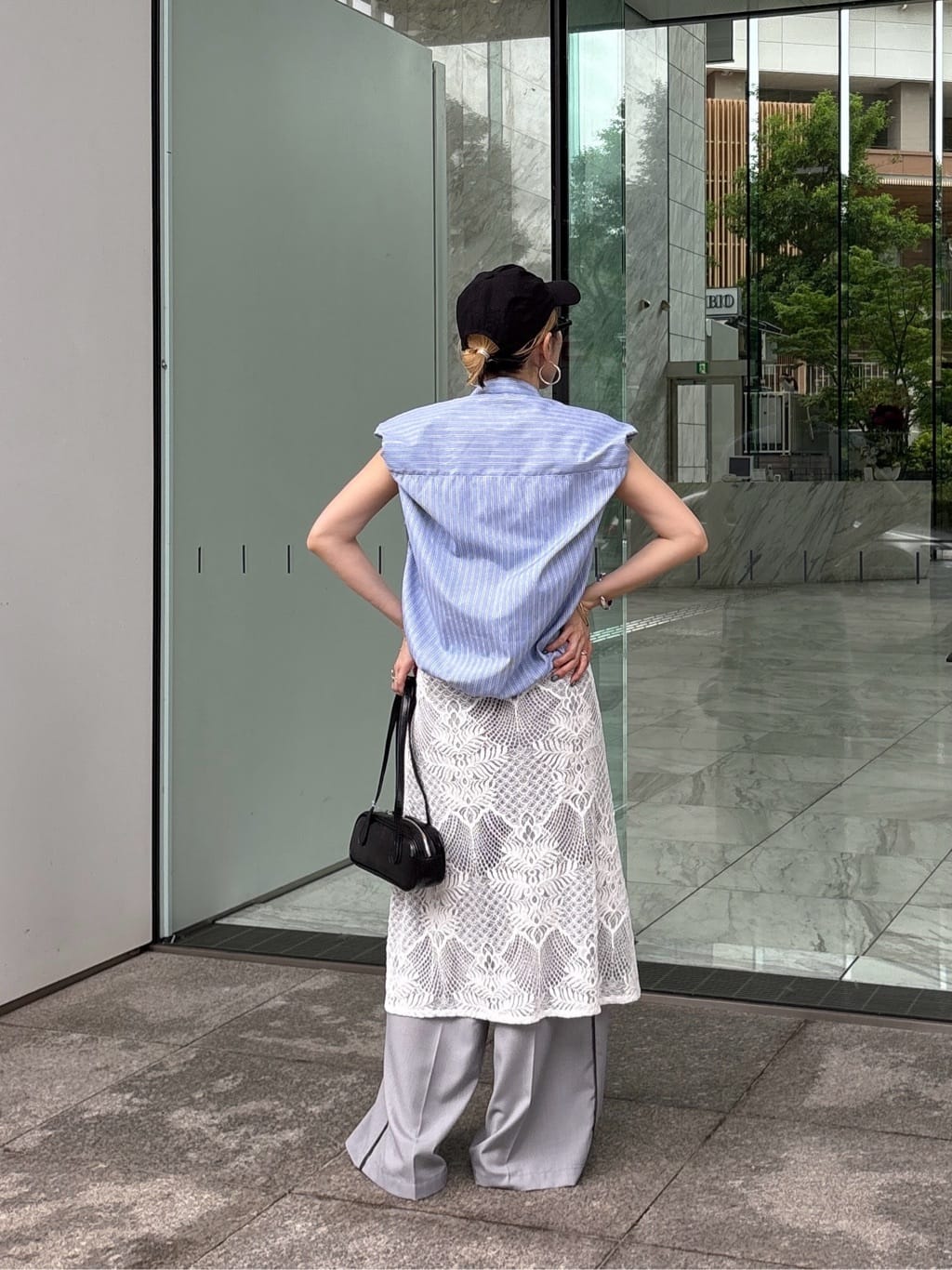 kotakiさんの「INDIVI｜【セットアップ可能】サキソニーサイドラインパンツ」を使ったコーディネート