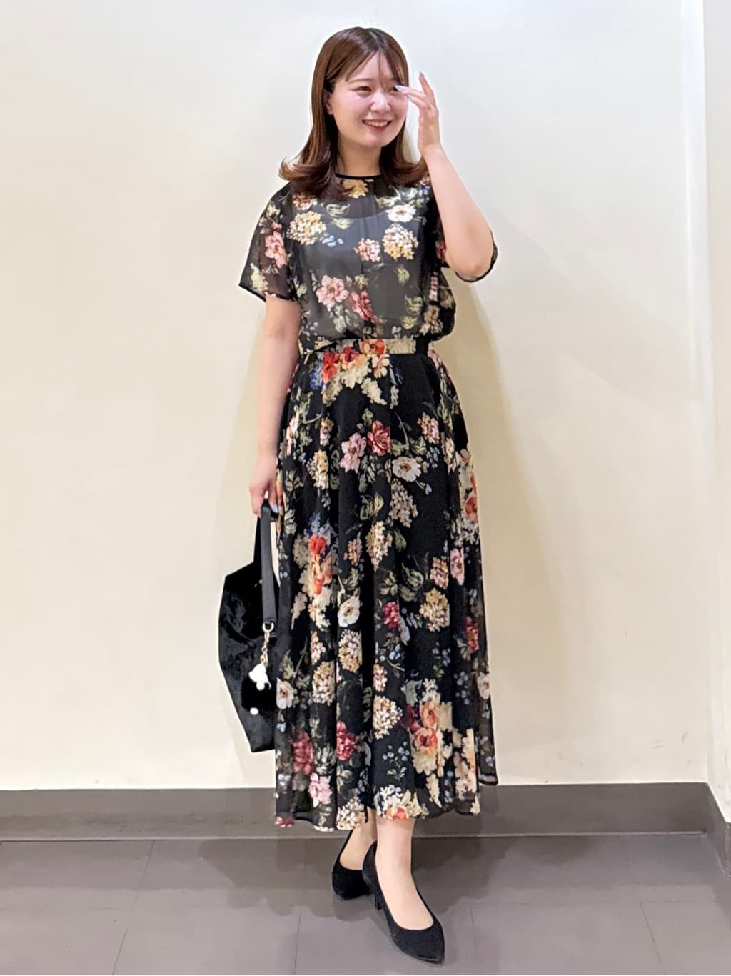 いくみさんの「UNTITLED｜【セットアップ可/花柄エレガント】アンティークフラワー柄ブラウス」を使ったコーディネート