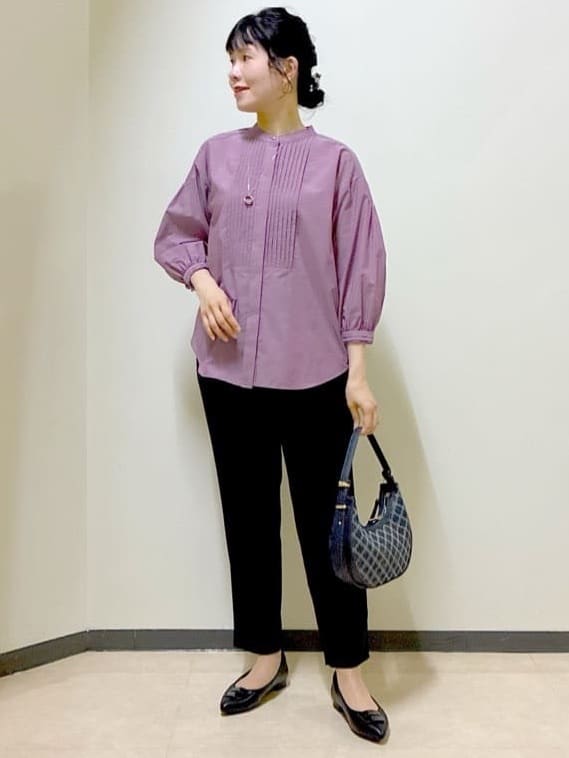  beni_gingerさんの「Reflect｜【程よいゆとり感／体型カバー】ピンタックデザインシャンブレーブラウス」を使ったコーディネート