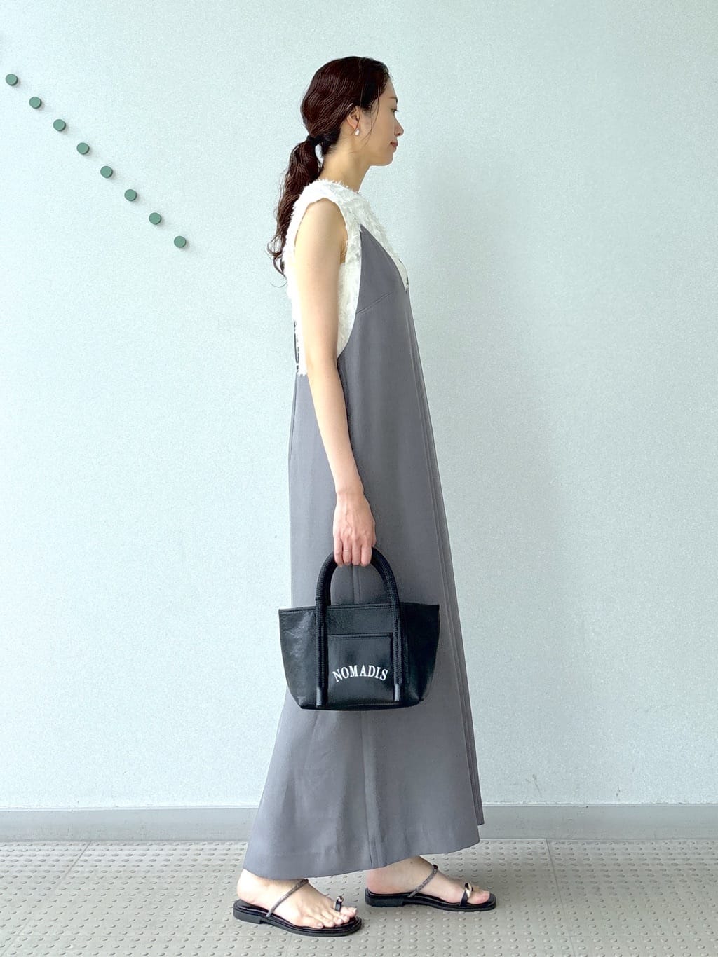 saitoさんの「DRESSTERIOR｜◆【美人百花/モデル美香着用】コンフォートアイラインキャミワンピース」を使ったコーディネート
