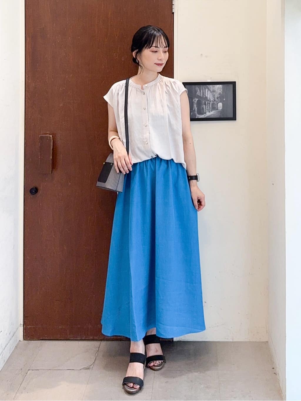 𝐇𝐢𝐫𝐨𝐦𝐢さんの「SHOO･LA･RUE｜【S-LL/洗濯後しわになりにくい】上品にきれい見え スラブギャザーブラウス」を使ったコーディネート