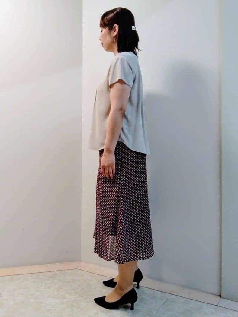 エリさんの「Reflect｜【インナーに◎／すっきり見え！長め丈】タックデティールブラウス」を使ったコーディネート