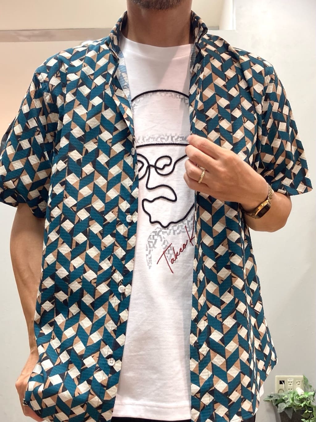 シュンさんの「TAKEO KIKUCHI｜【COOL CITY WEAR】籠目アート柄 サッカーシャツ /通気性」を使ったコーディネート