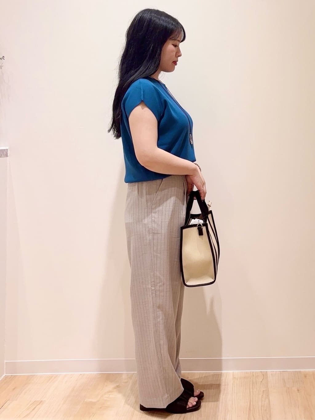 minamiさんの「grove｜ロープベルトで差がつく 洗練リラックスパンツ」を使ったコーディネート