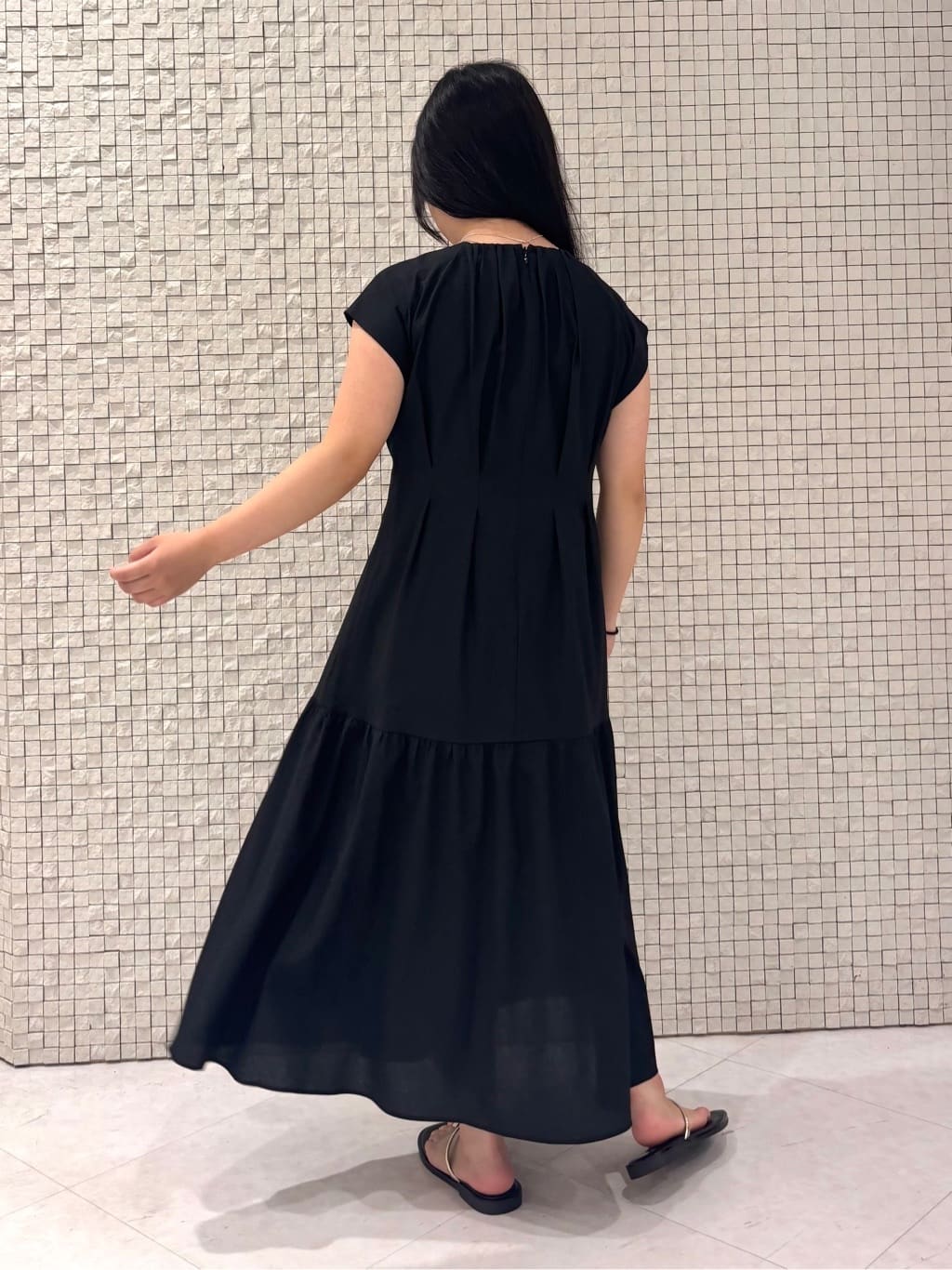MEGUMIさんの「INDIVI｜ミニスクエアショルダー」を使ったコーディネート