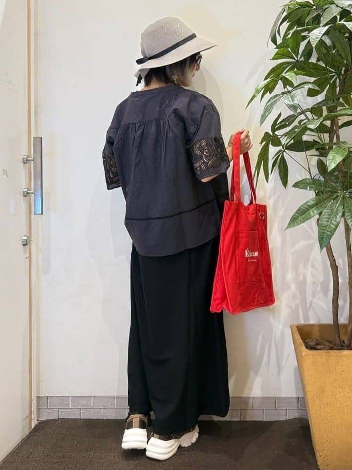 misakiさんの「SHOO･LA･RUE｜【S-LL/ひんやり】切替ラインですっきりと 1枚で着られるロングワンピース」を使ったコーディネート