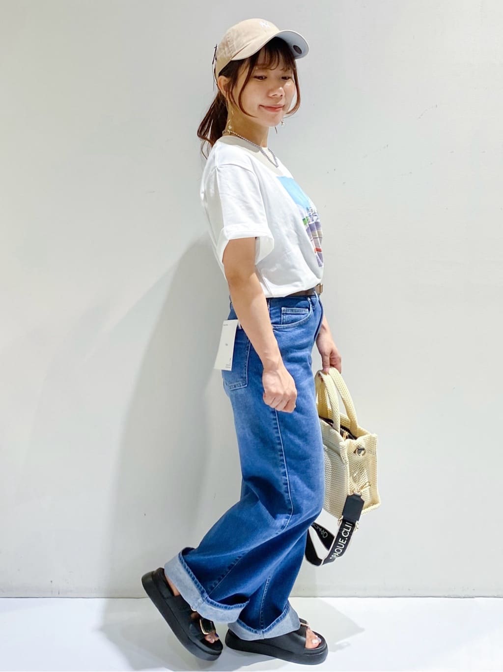 ちぃさんの「OPAQUE.CLIP｜風景イラストプリントTシャツ」を使ったコーディネート