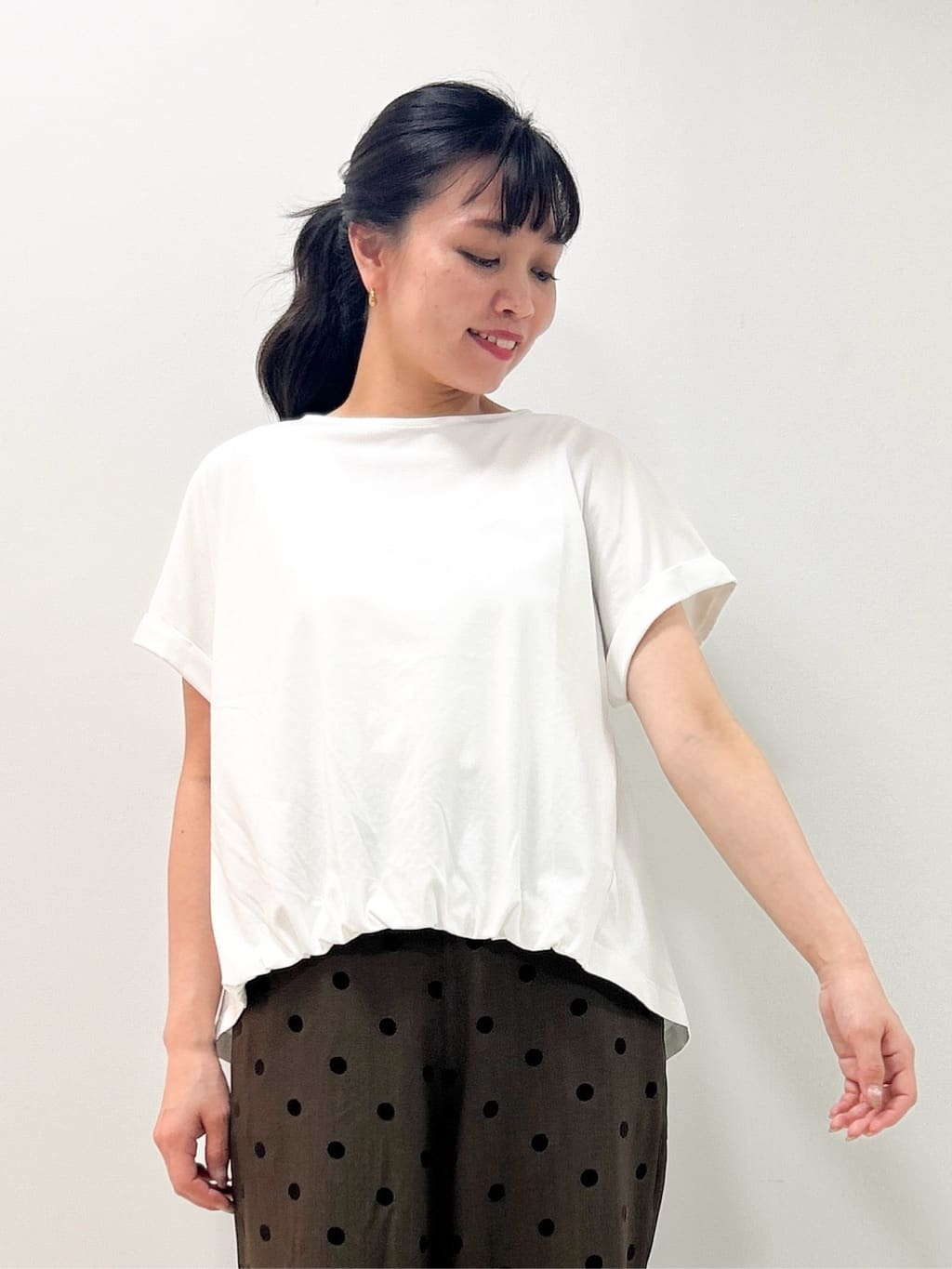 Kaiさんの「Dessin｜【二の腕カバー／UVカット】ロールアップスリーブ裾ギャザーカットソー」を使ったコーディネート