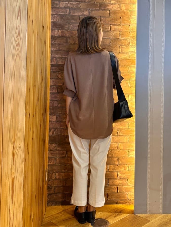 mieさんの「SHOO･LA･RUE｜【洗える】お袖のタックがアクセント インせず着られる さらさらドルマントップス」を使ったコーディネート