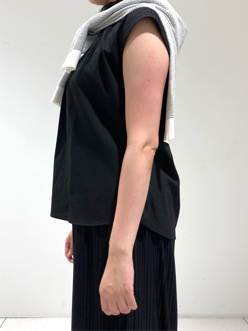 momokoさんの「INDIVI｜【軽く羽織れる/洗える】ジャケット風カーディガン」を使ったコーディネート