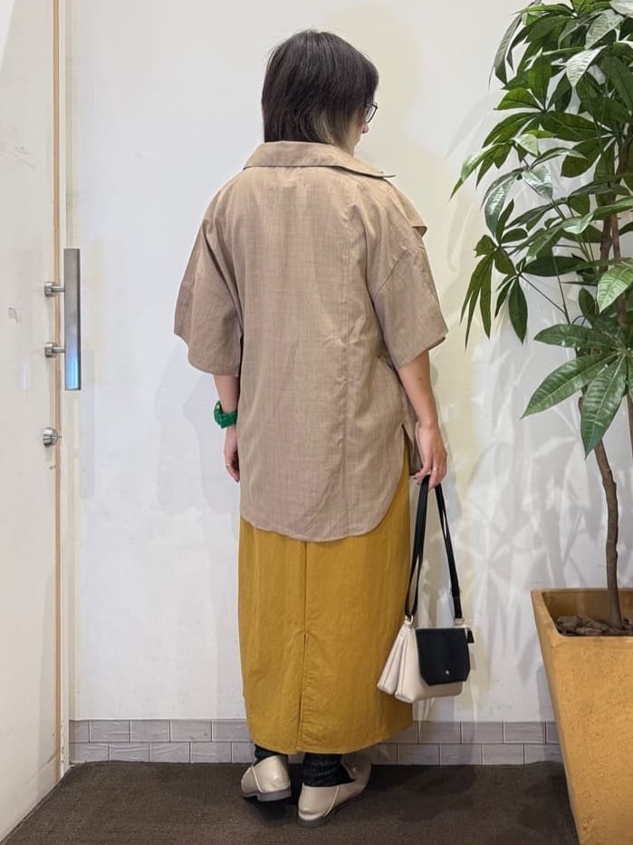 misakiさんの「SHOO･LA･RUE｜【洗える/S-LL】大きめのフリルが印象的 デザインブラウス」を使ったコーディネート