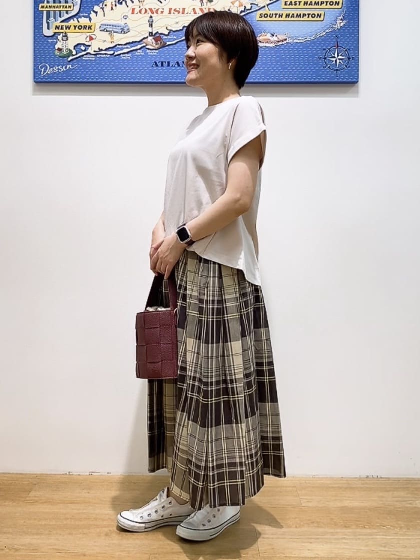Hamaさんの「Dessin｜【二の腕カバー／UVカット】ロールアップスリーブ裾ギャザーカットソー」を使ったコーディネート