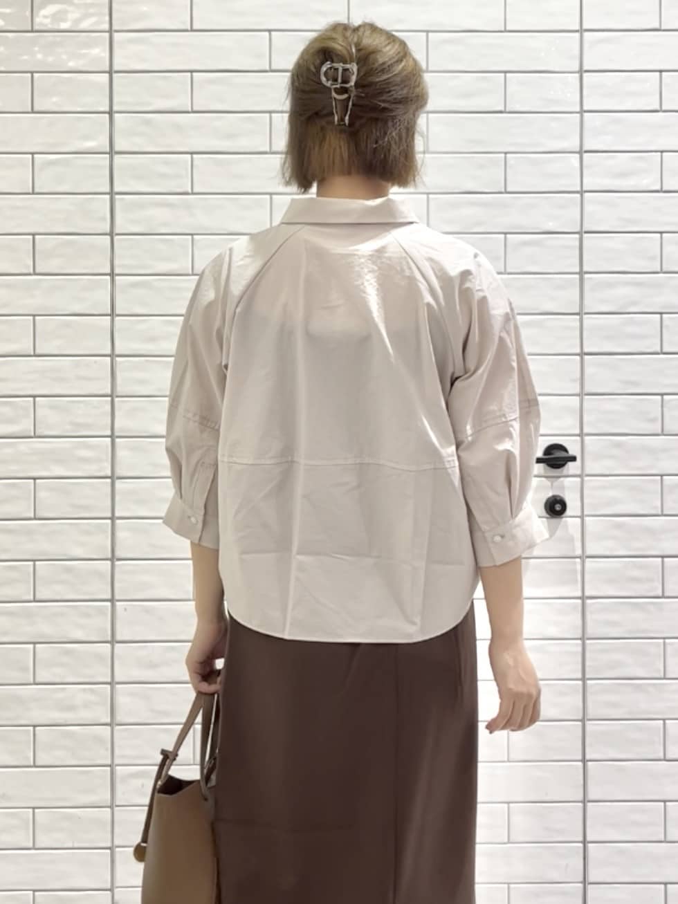 しおりさんの「OPAQUE.CLIP｜切替フォルムシャツ【洗濯機洗い可】」を使ったコーディネート