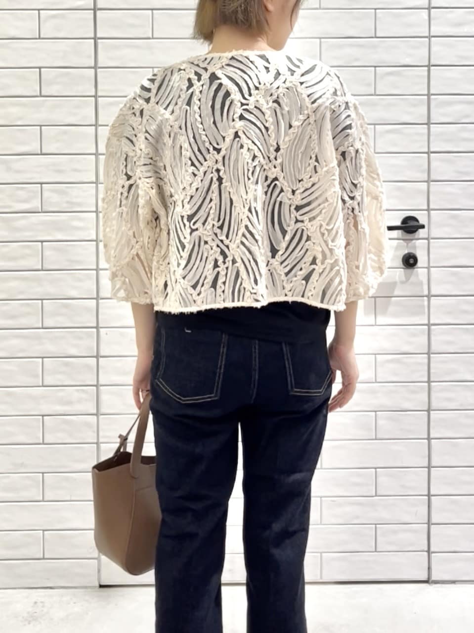 しおりさんの「OPAQUE.CLIP｜シアー刺繍レース前開きブラウス【洗濯機洗い可】」を使ったコーディネート