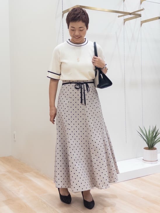 シュウコさんの「grove｜ドットで華やぐ　軽やかマーメイドスカート」を使ったコーディネート