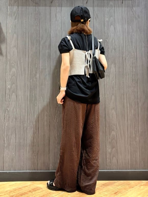 meiさんの「SHOO･LA･RUE｜【S-LL/汗ジミ軽減/ひんやり/UV】体型カバーに タック入りドルマントップス」を使ったコーディネート