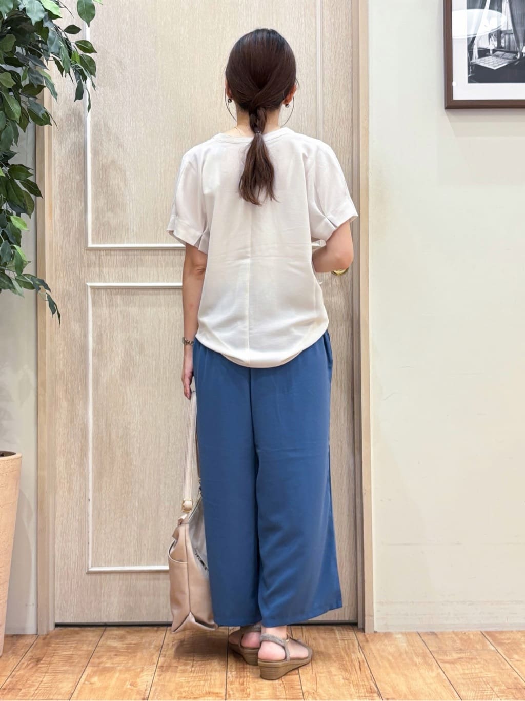 なみさんの「SHOO･LA･RUE｜【S-LL/セットアップ可/ひんやり】きちんと見えで上品 お袖タック スキッパーブラウス」を使ったコーディネート