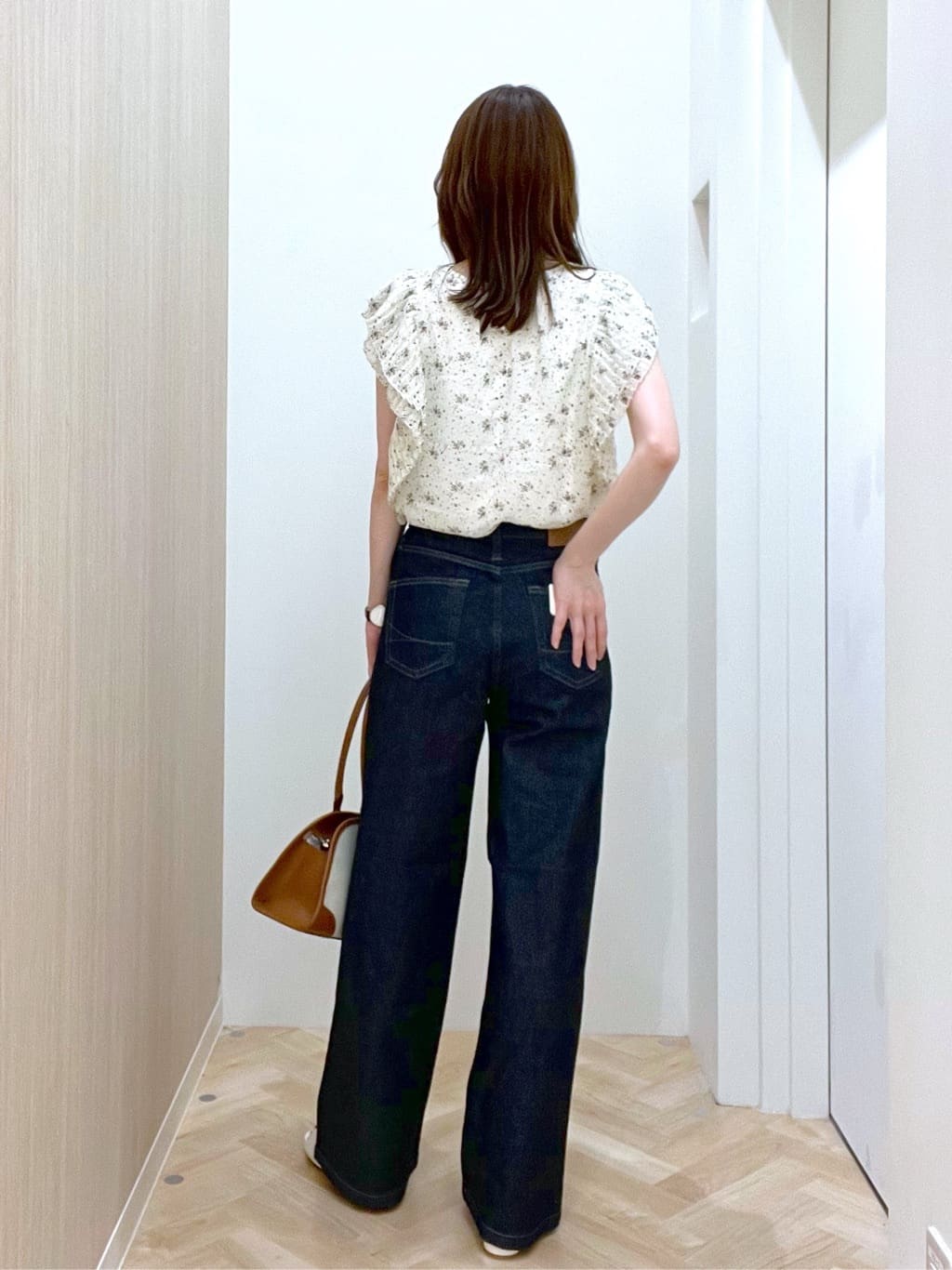  おまつさんの「grove｜【SOMETHING&times;grove別注】LISAWIDE DENIM PANTS」を使ったコーディネート