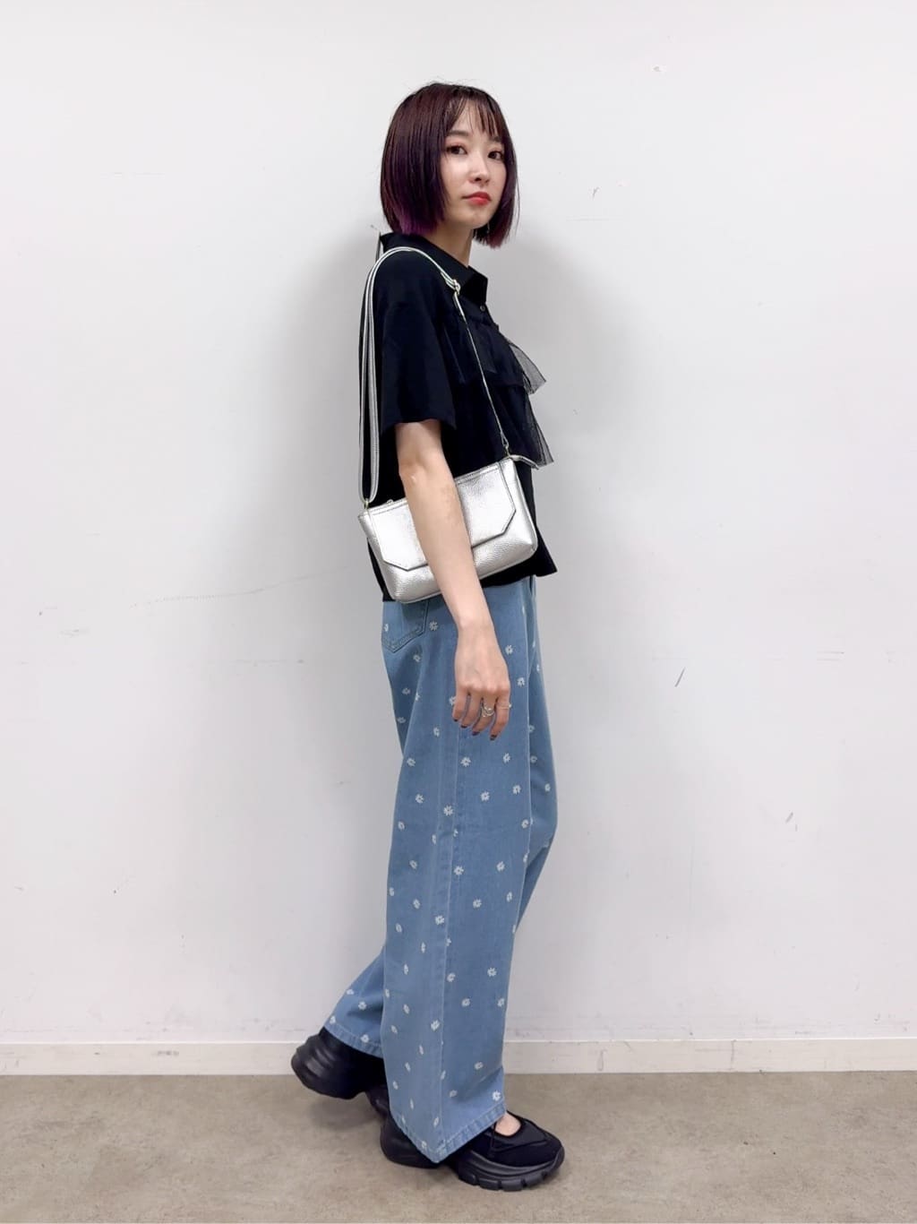 𝐜𝐡𝐢𝐤𝐚さんの「SHOO･LA･RUE｜【S-LL】一枚でサマ見え チュールドッキングシャツ」を使ったコーディネート