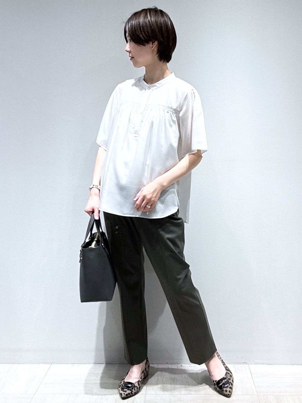 まちこさんの「Reflect｜【選べる5色◎／マシンウォッシュ可】シャーリングデザインブラウス」を使ったコーディネート