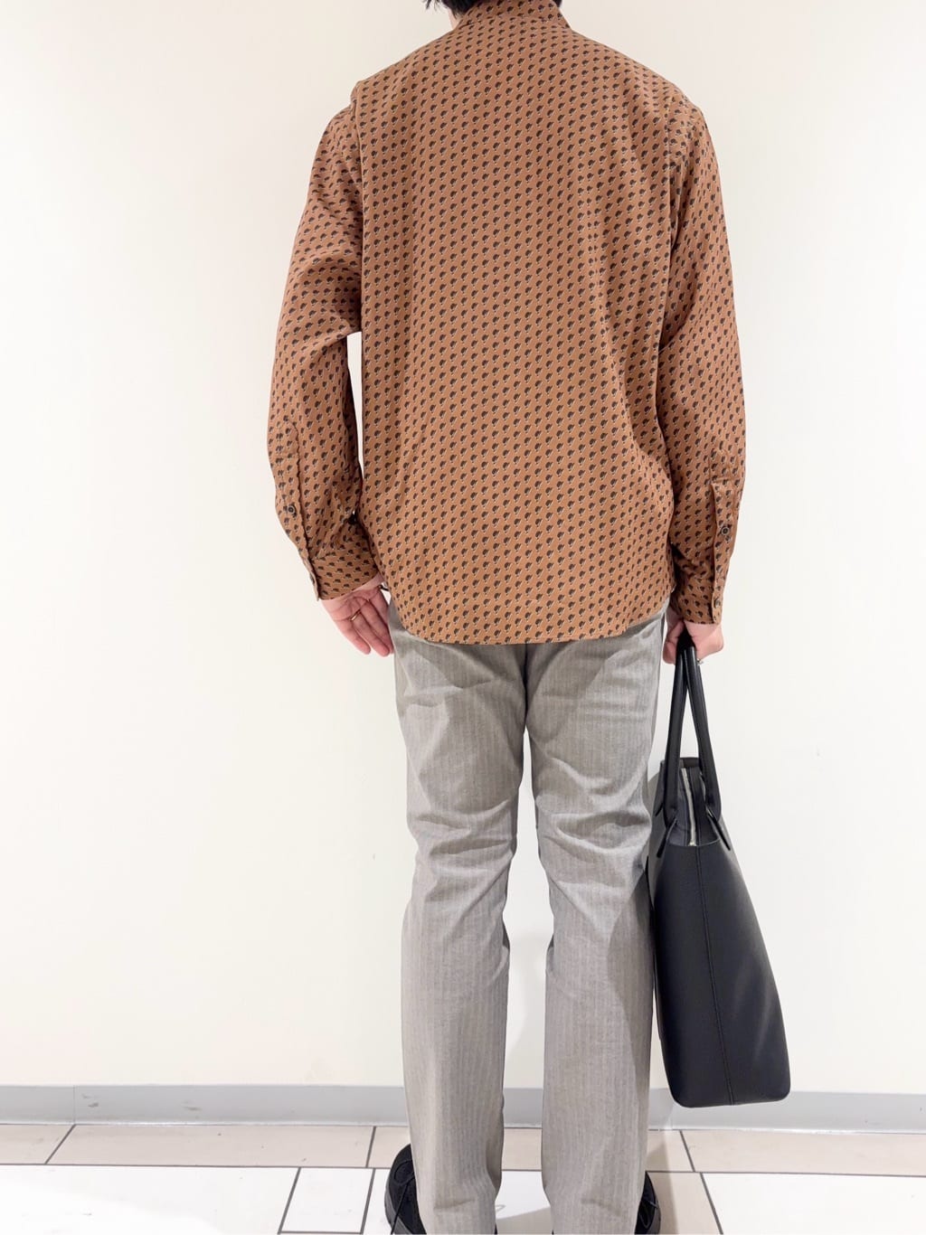 及川さんの「TAKEO KIKUCHI｜ボーラーハット柄 長袖シャツ」を使ったコーディネート